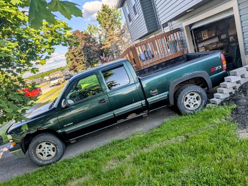 Used 2002 Chevrolet Silverado 1500 LS w/ Off-Road Pkg image 3
