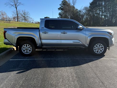 Used 2024 Toyota Tacoma SR5 image 5