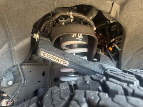 Used 2024 GMC Sierra 1500 AT4 w/ Technology Package image 9