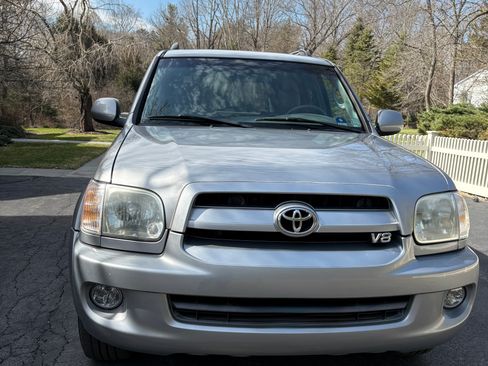 Used 2007 Toyota Sequoia SR5 image 1