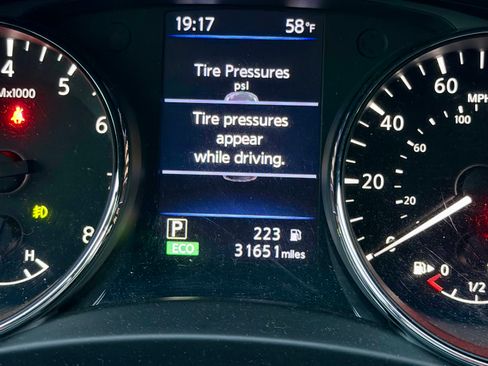 Used 2019 Nissan Rogue SL w/ Premium Package image 14