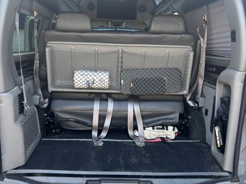 Used 2017 Chevrolet Express 2500 RWD image 13