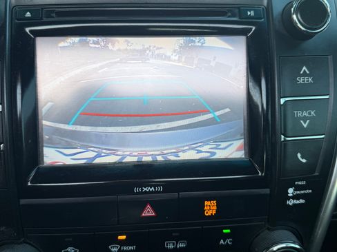 Used 2017 Toyota Camry SE image 16