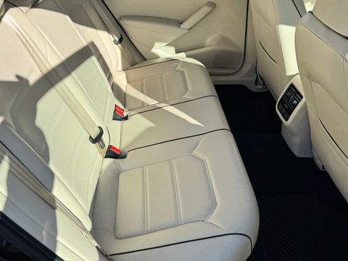 Used 2018 Volkswagen Passat 2.0T SE image 15