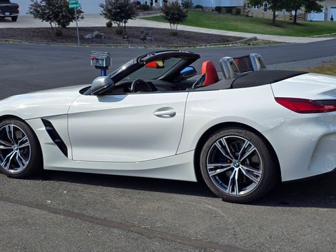 Used 2020 BMW Z4 M40i w/ Executive Package image 8