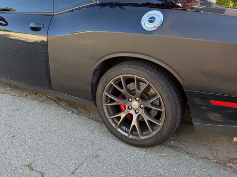 Used 2015 Dodge Challenger SRT w/ Technology Group RWD image 14