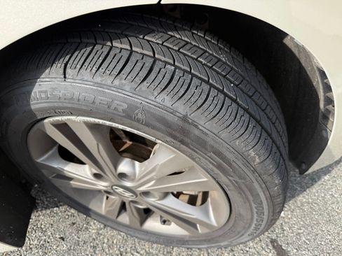 Used 2017 Hyundai Elantra SE image 11