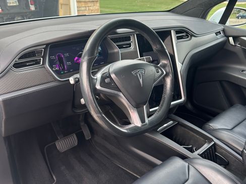 Used 2017 Tesla Model X 75D image 10