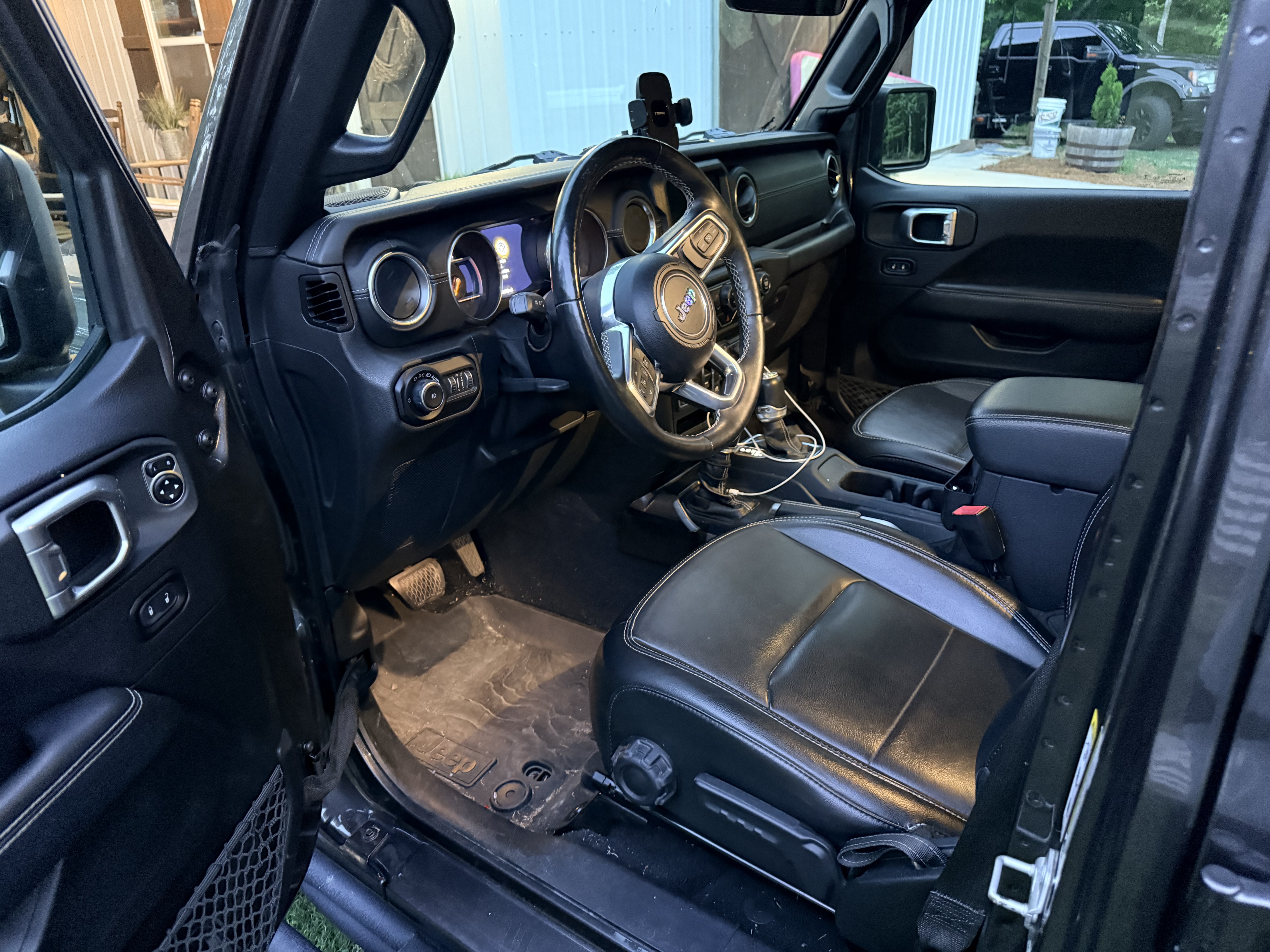 Used 2020 Jeep Wrangler Unlimited Sahara AWD/4WD image 4