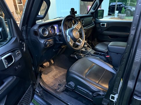 Used 2020 Jeep Wrangler Unlimited Sahara AWD/4WD image 4