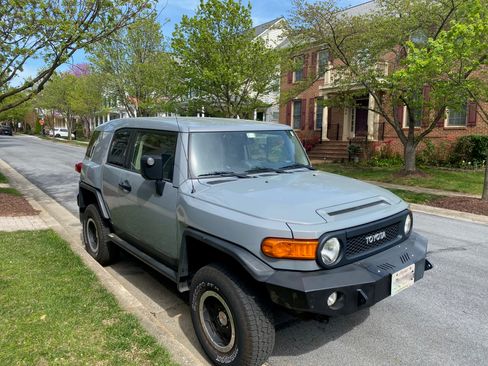 Used 2013 Toyota FJ Cruiser 4WD image 1