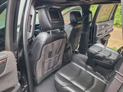 Used 2015 Cadillac Escalade Platinum AWD/4WD image 18