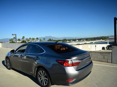 Used 2017 Lexus ES 300h 300h Sedan 4D image 8