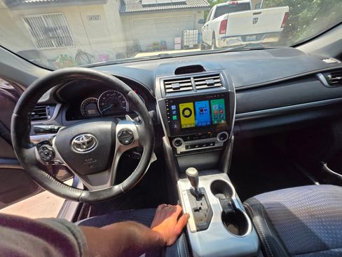 Used 2014 Toyota Camry SE image 1