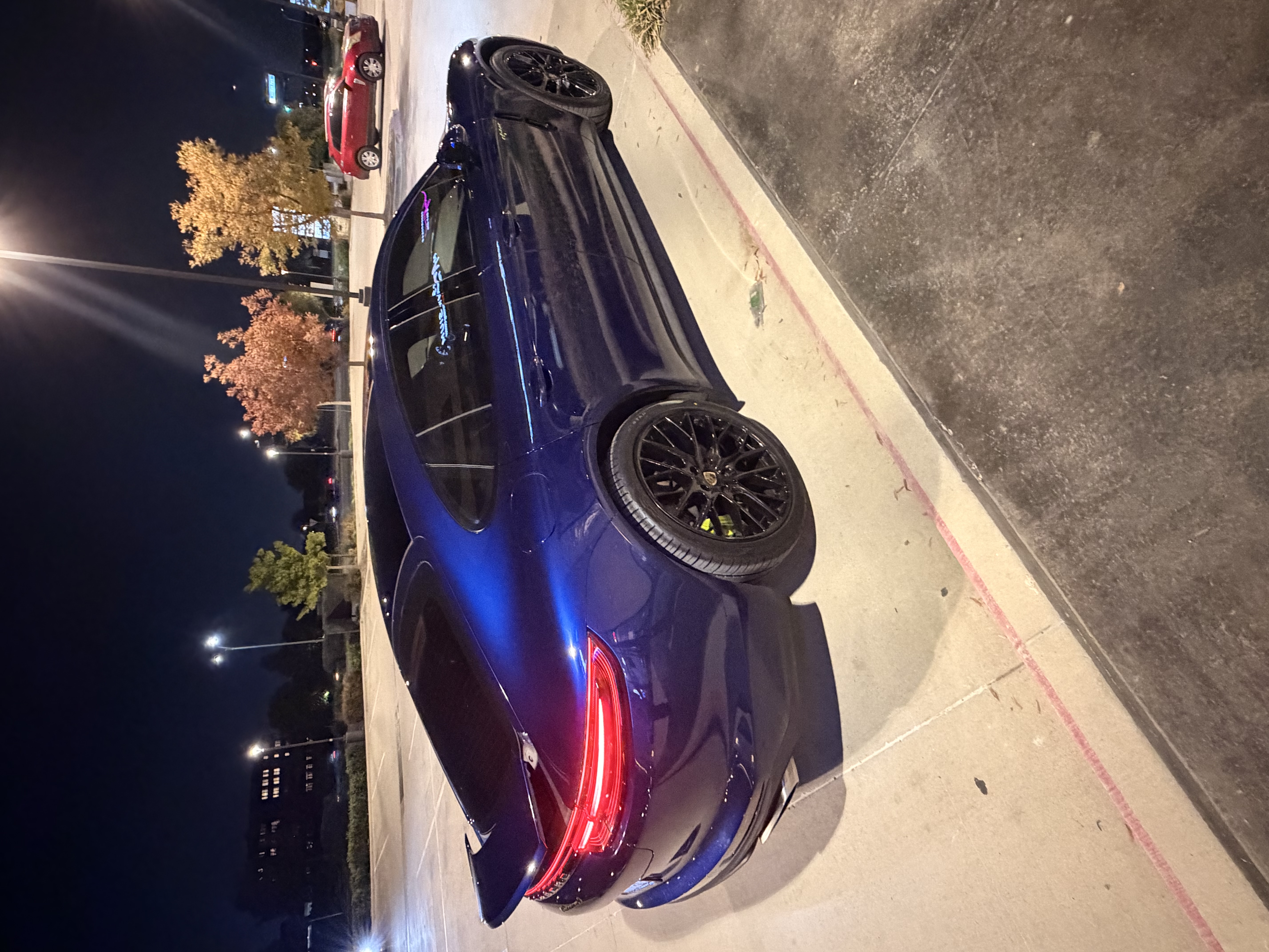 Used 2020 Porsche Panamera 4 E-Hybrid AWD/4WD image 3