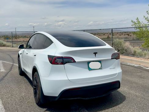 Used 2023 Tesla Model Y Long Range AWD/4WD image 8