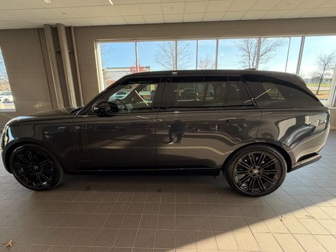 Used 2025 Land Rover Range Rover Long Wheelbase SE image 11