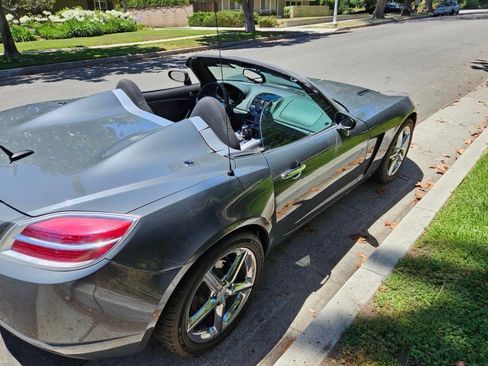 Used 2009 Saturn Sky image 1