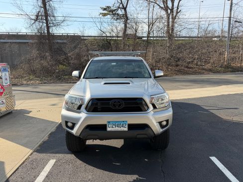 Used 2014 Toyota Tacoma 4x4 Double Cab w/ TRD Sport Package image 5