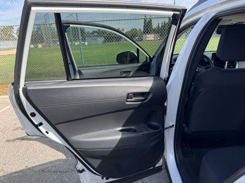 Used 2024 Toyota Corolla Cross LE w/ Moonroof Package image 17