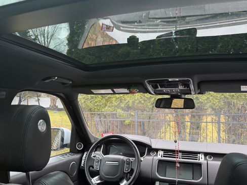 Used 2016 Land Rover Range Rover HSE image 13