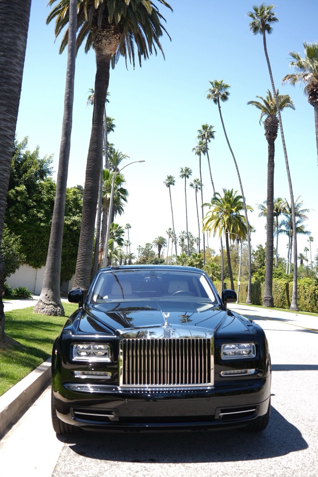 Used 2015 Rolls-Royce Phantom Sedan RWD image 2