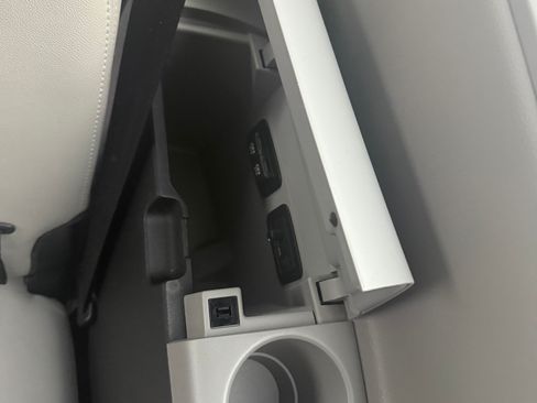 Used 2019 Toyota Sienna Limited Premium image 24