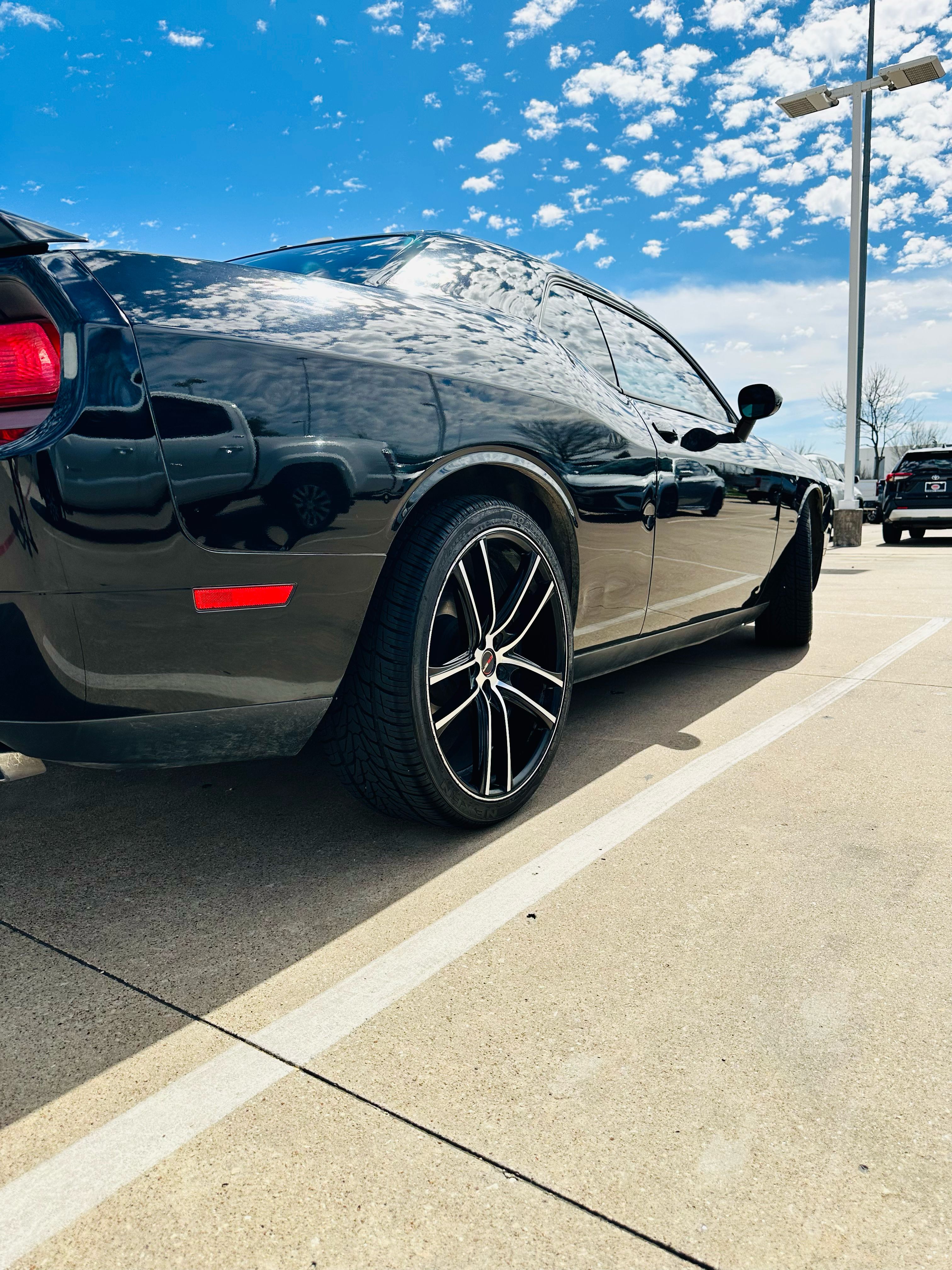 Used 2014 Dodge Challenger SXT RWD image 10