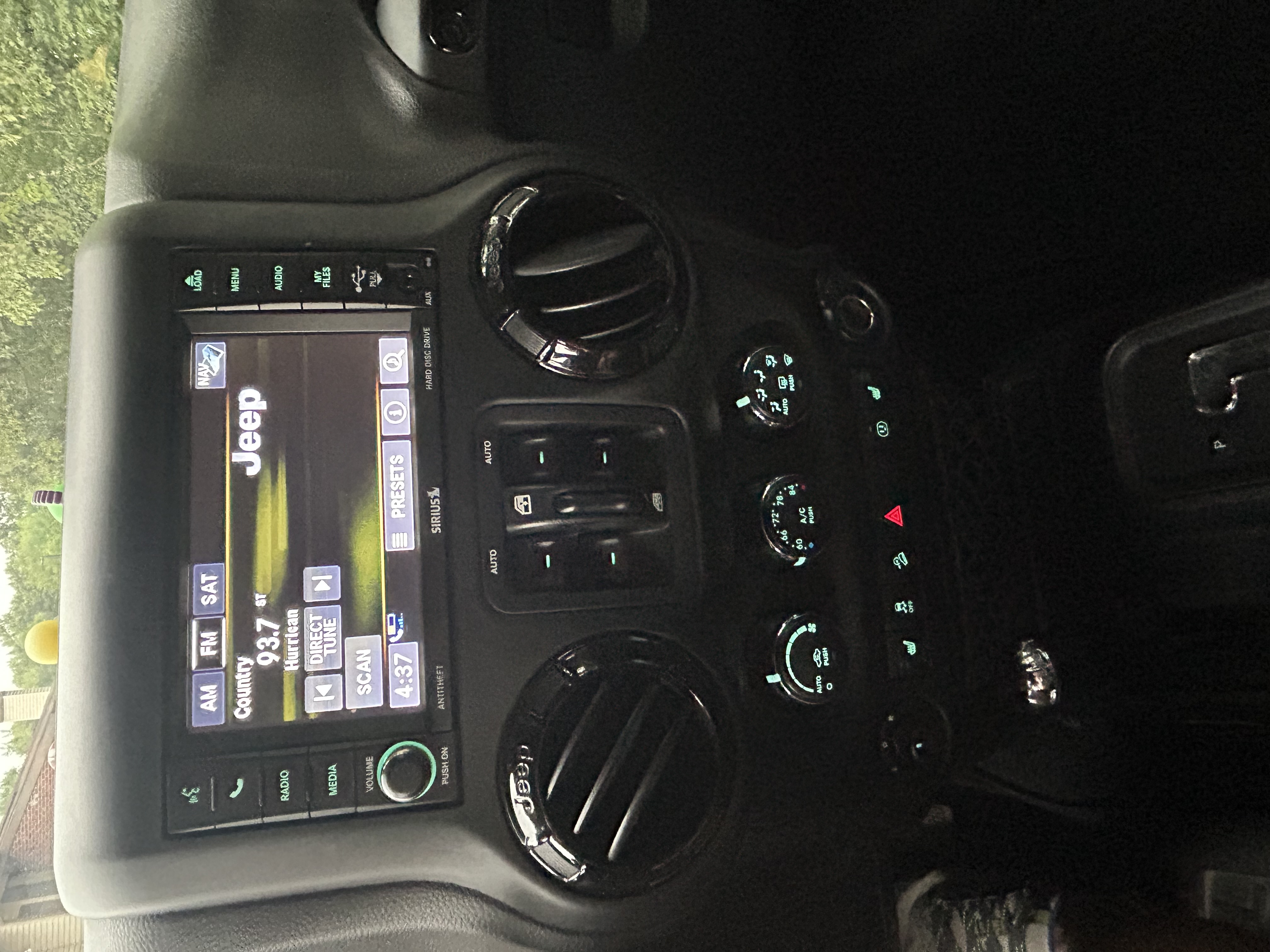 Used 2015 Jeep Wrangler Unlimited Sahara AWD/4WD image 13