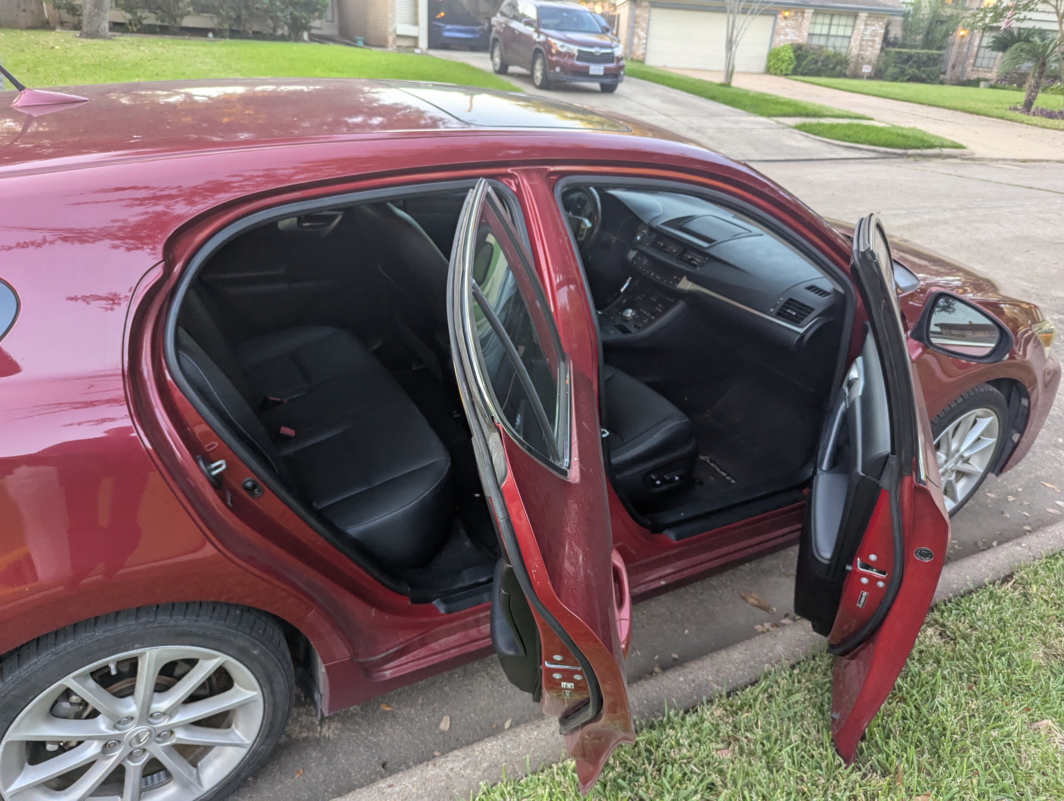 Used 2013 Lexus CT 200h w/ Leather Pkg FWD image 26