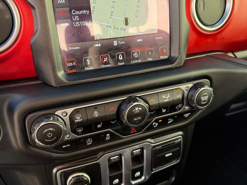 Used 2018 Jeep Wrangler Rubicon image 11