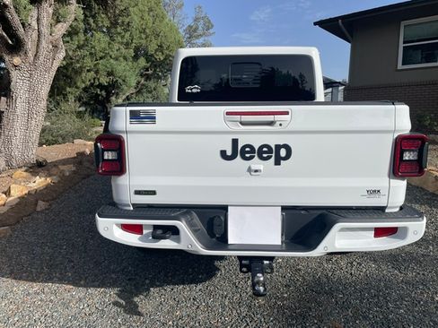Used 2023 Jeep Gladiator Overland AWD/4WD image 12