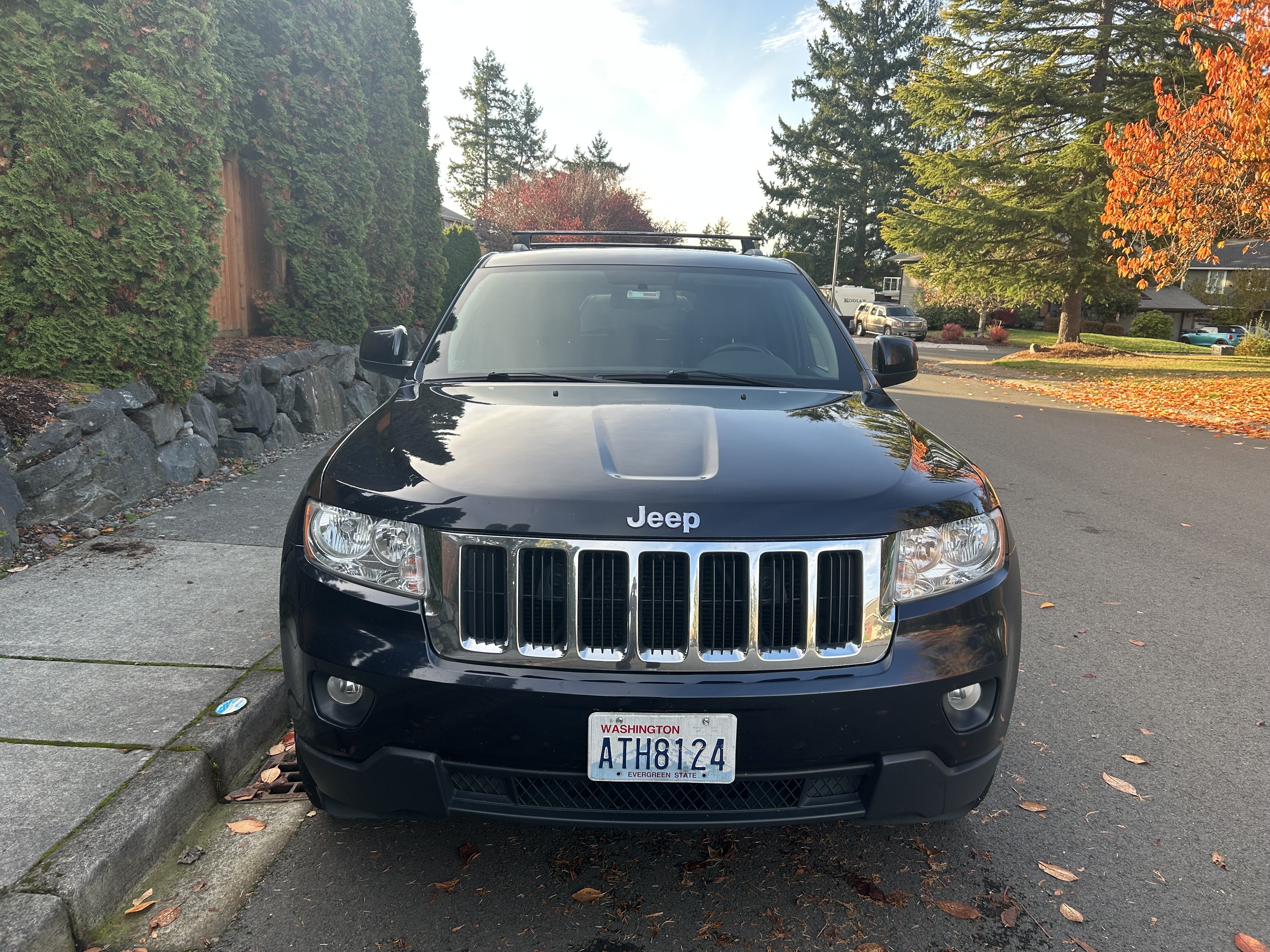 Used 2011 Jeep Grand Cherokee Laredo w/ Security & Convenience Group AWD/4WD image 4