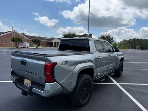 Used 2024 Toyota Tacoma TRD Sport w/ TRD Sport Upgrade Package RWD image 5
