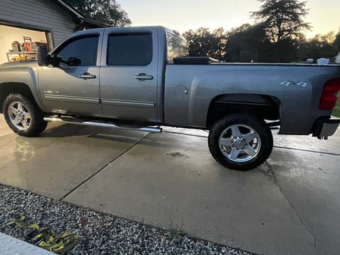 Used 2013 Chevrolet Silverado 2500 LTZ image 2