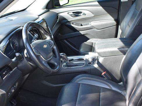 Used 2020 Chevrolet Traverse LT w/ LPO, Blackout Package image 8