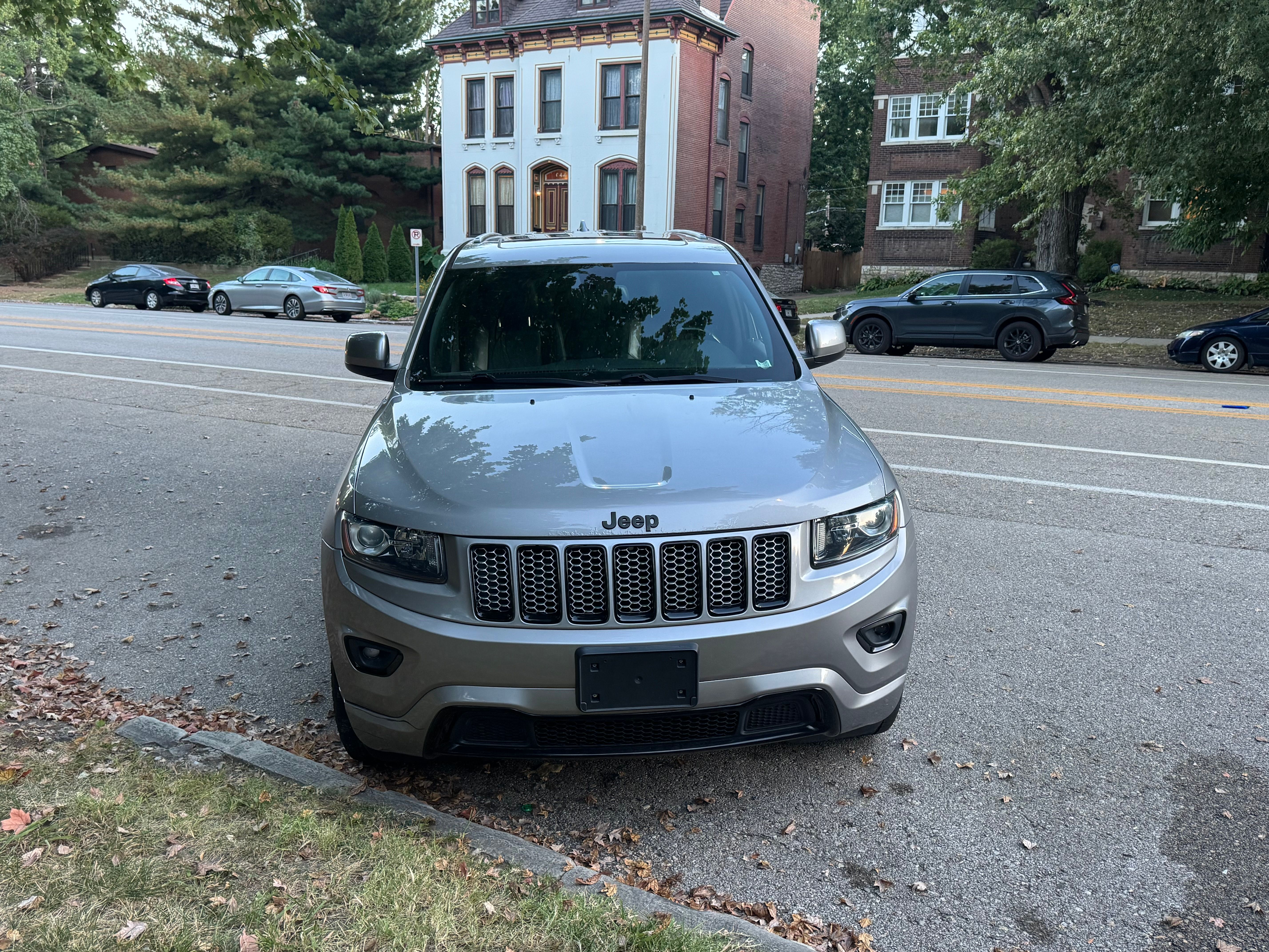 Used 2015 Jeep Grand Cherokee Altitude AWD/4WD image 8