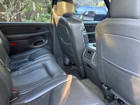 Used 2005 Chevrolet Silverado 2500 LT w/ Heavy-Duty Power Package image 5