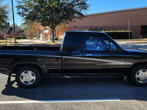 Used 1992 Toyota Pickup Deluxe image 10