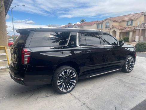 Used 2021 Chevrolet Suburban LT w/ Rear Media and Nav Package image 5