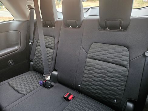 Used 2025 Nissan Pathfinder S image 13