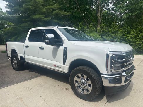 Used 2024 Ford F350 Lariat w/ Lariat Ultimate Package AWD/4WD image 5