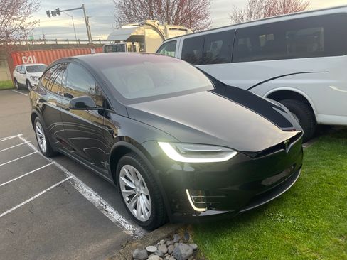Used 2021 Tesla Model X Long Range image 2