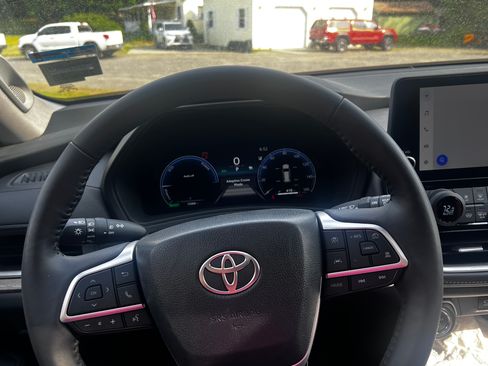 Used 2025 Toyota Grand Highlander AWD Hybrid image 14