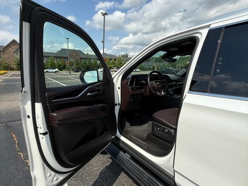 Used 2021 Cadillac Escalade ESV Premium Luxury Platinum w/ Heavy-Duty Trailer Package AWD/4WD image 21