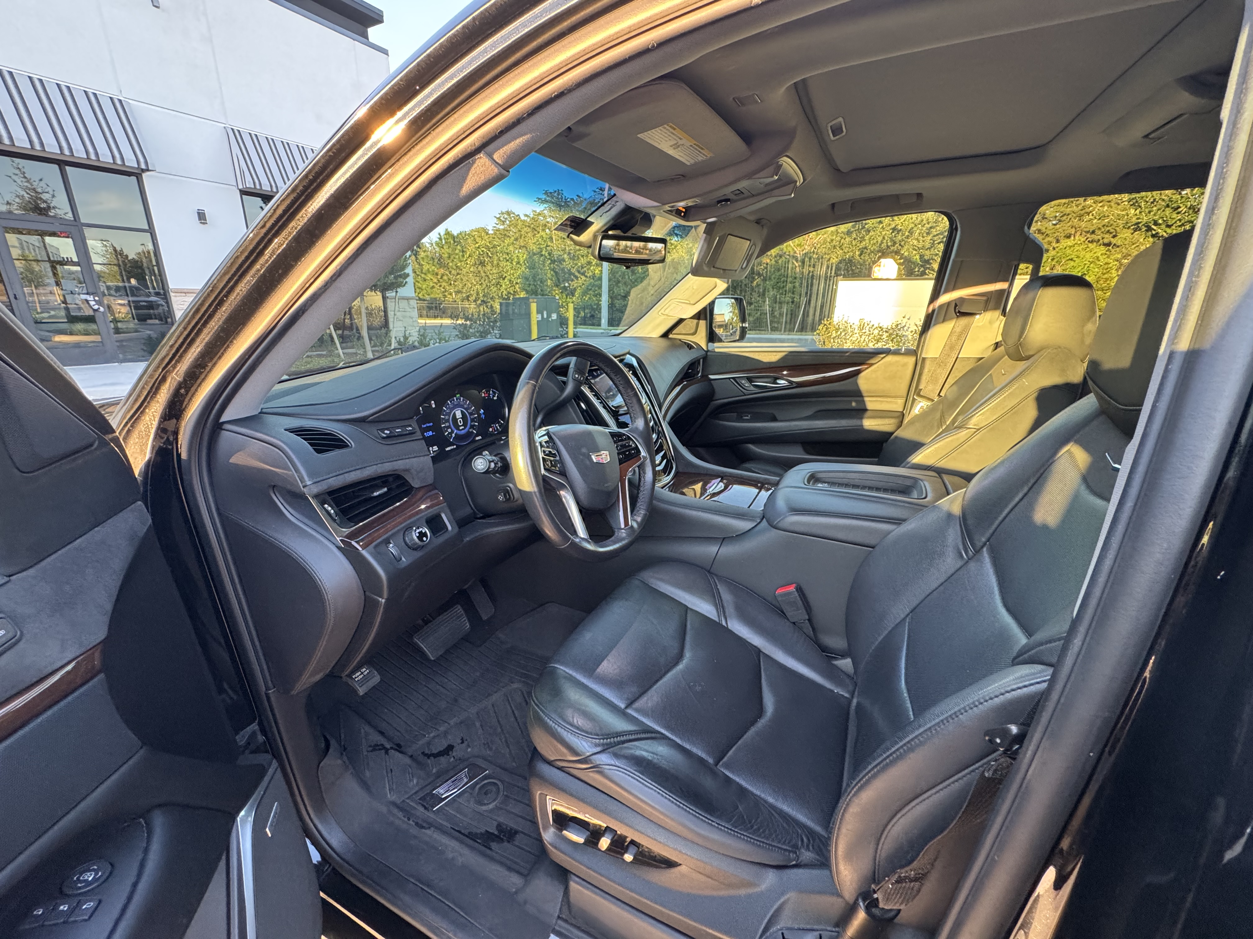 Used 2019 Cadillac Escalade Luxury RWD image 6
