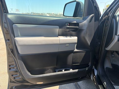 Used 2008 Toyota Sequoia SR5 w/ Towing Pkg RWD image 14
