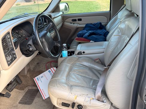 Used 2001 Chevrolet Tahoe LT w/ LT Preferred Equipment Group AWD/4WD image 10