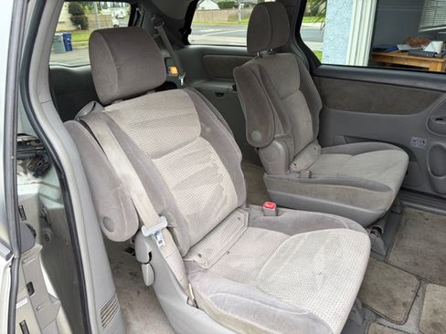 Used 2009 Toyota Sienna LE image 12