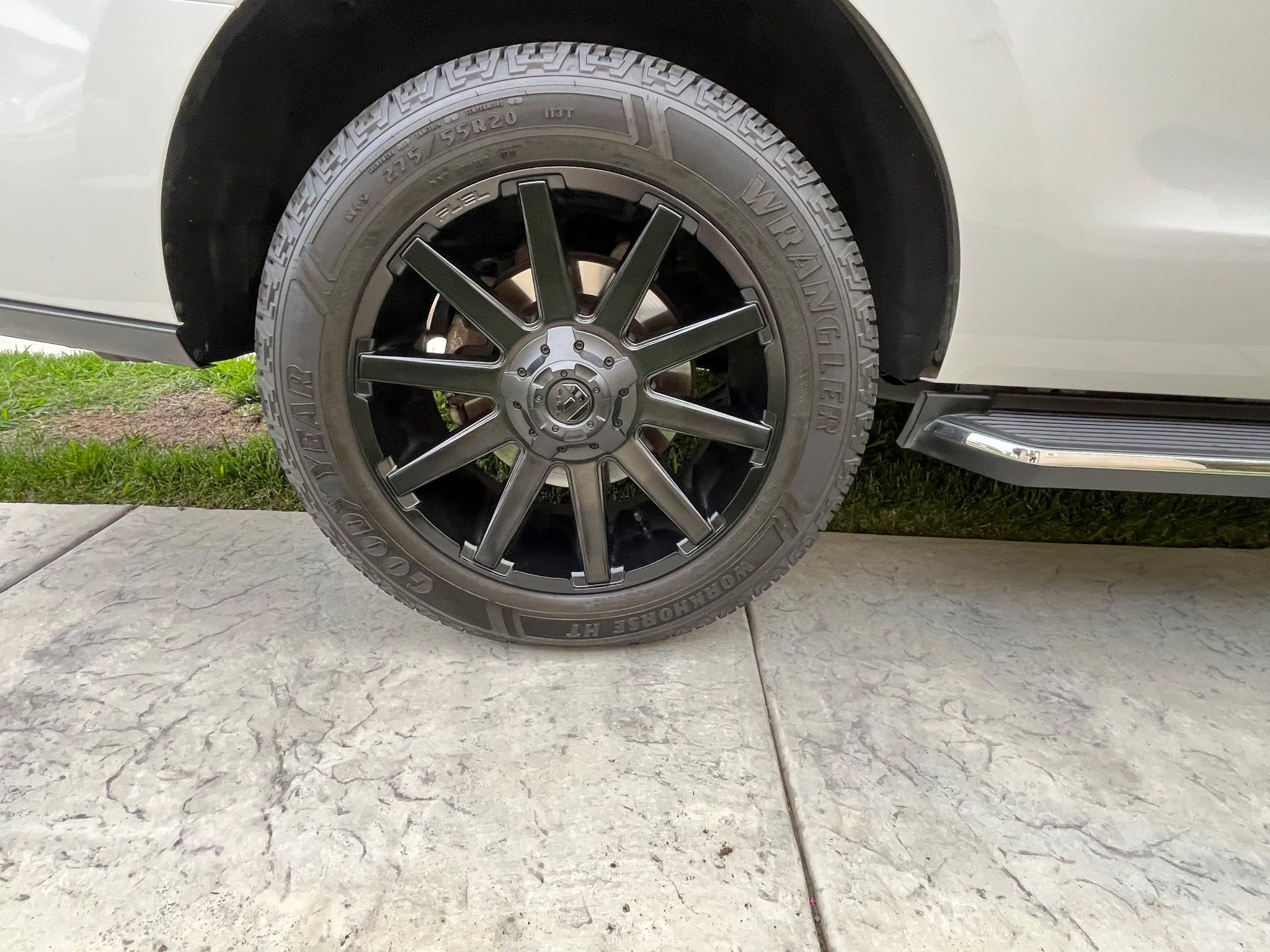 Used 2018 Ford Expedition XLT w/ Equipment Group 202A RWD image 10